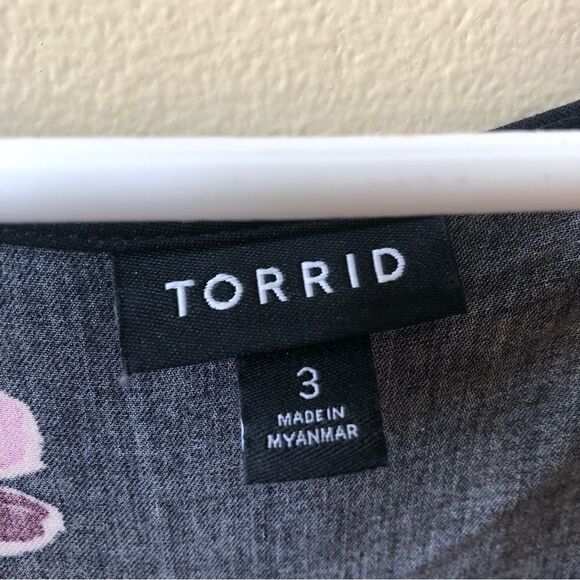 Torrid Fit and Flare Stretch Challis Button Up Top - Picture 7 of 10